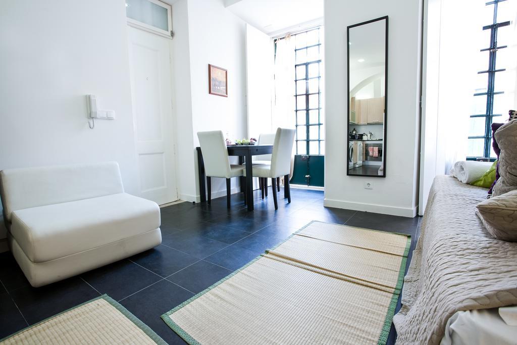 Downtown Apartments Bica Lisbona Esterno foto