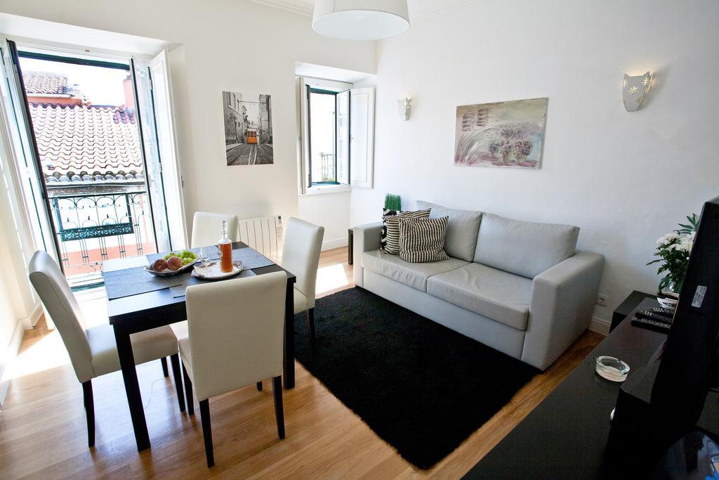 Downtown Apartments Bica Lisbona Esterno foto